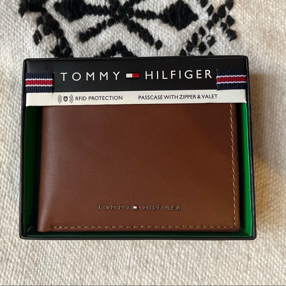 New Tommy Hilfiger Leather Wallet